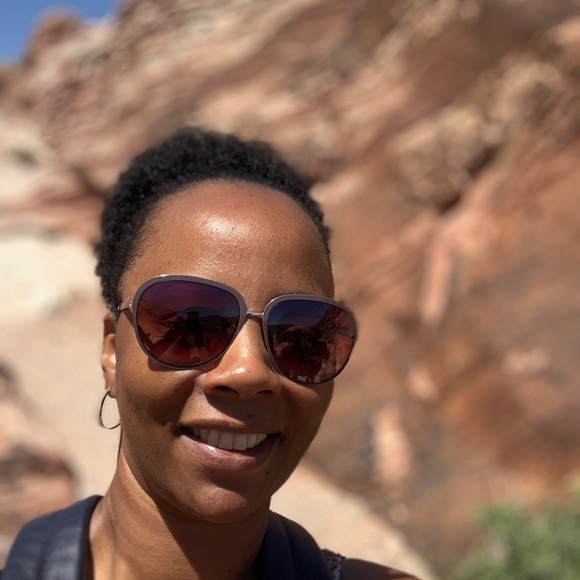 Meet your Posher, Thomasine - Picture 1 of 1